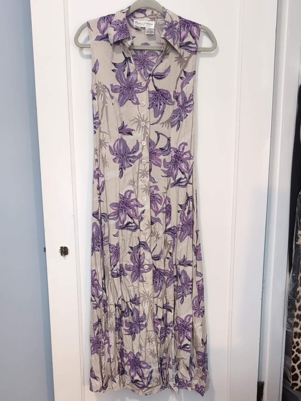 Vintage Betsy Lauren Sleeveless Button-Front Maxi Dress in Lavender Lily